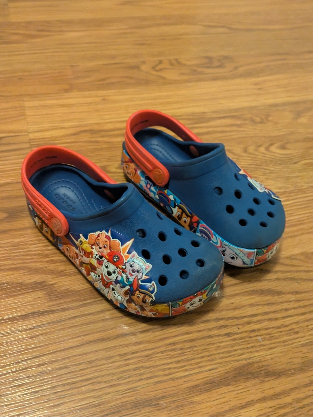 CROCS Toddler Blue Paw Patrol Graphic Clogs with Red Strap, Size 8